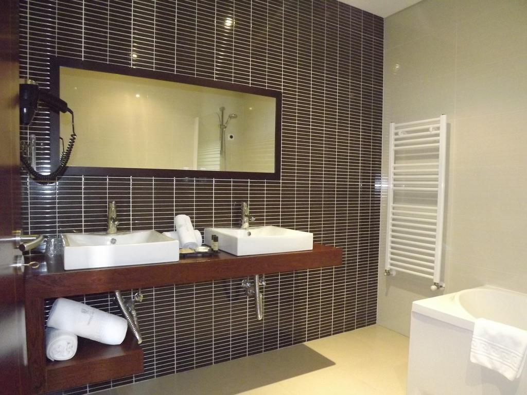 Hotel Do Vale Aguiar da Beira Esterno foto