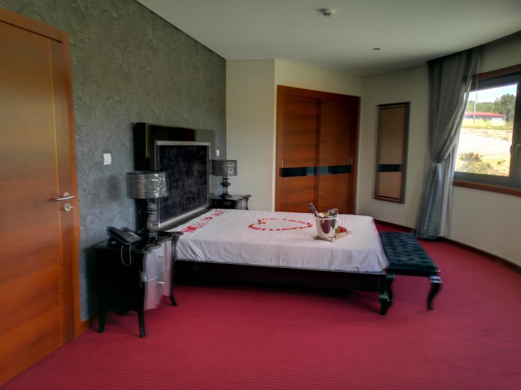 Hotel Do Vale Aguiar da Beira Esterno foto