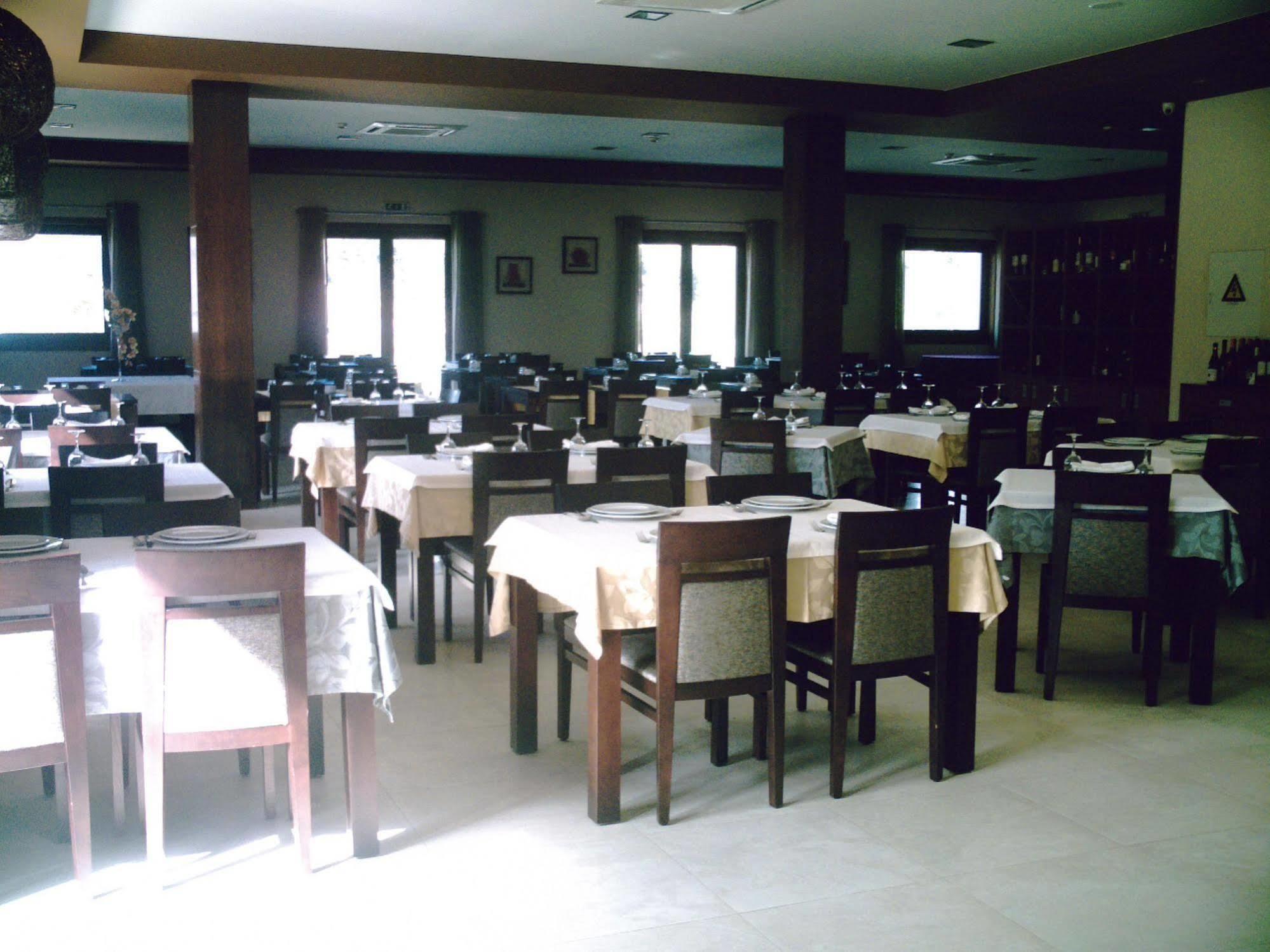 Hotel Do Vale Aguiar da Beira Esterno foto