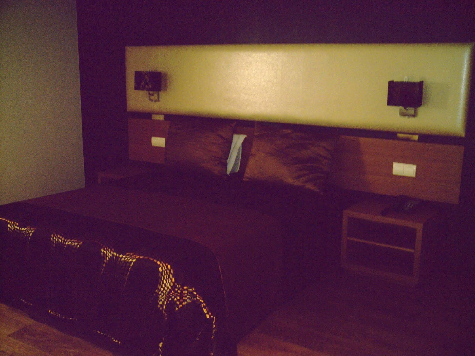 Hotel Do Vale Aguiar da Beira Esterno foto