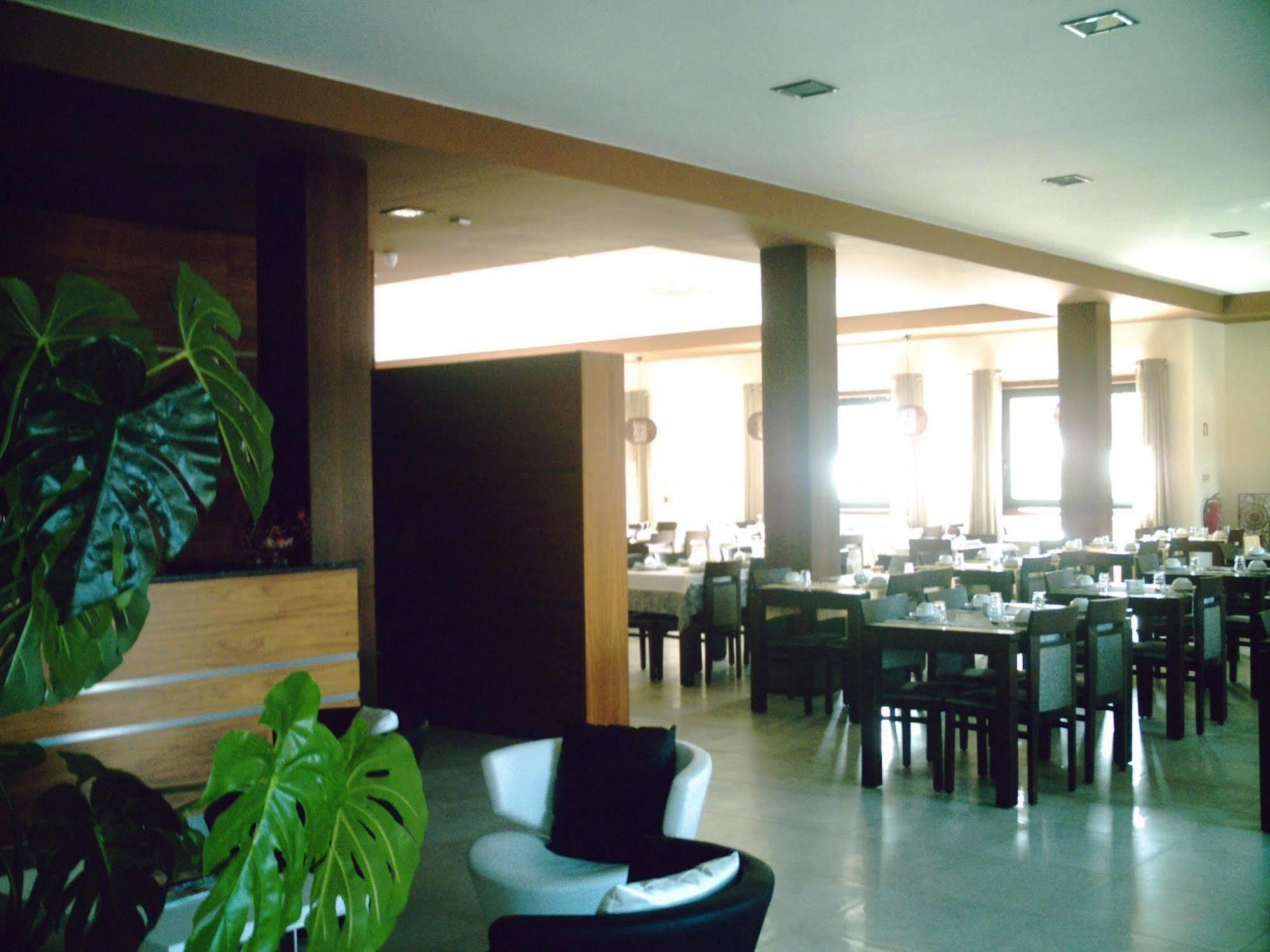 Hotel Do Vale Aguiar da Beira Esterno foto
